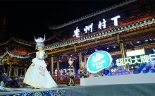 纸为载体绣传千年！贵州村T上演国内首场纸艺苗绣非遗时尚大秀